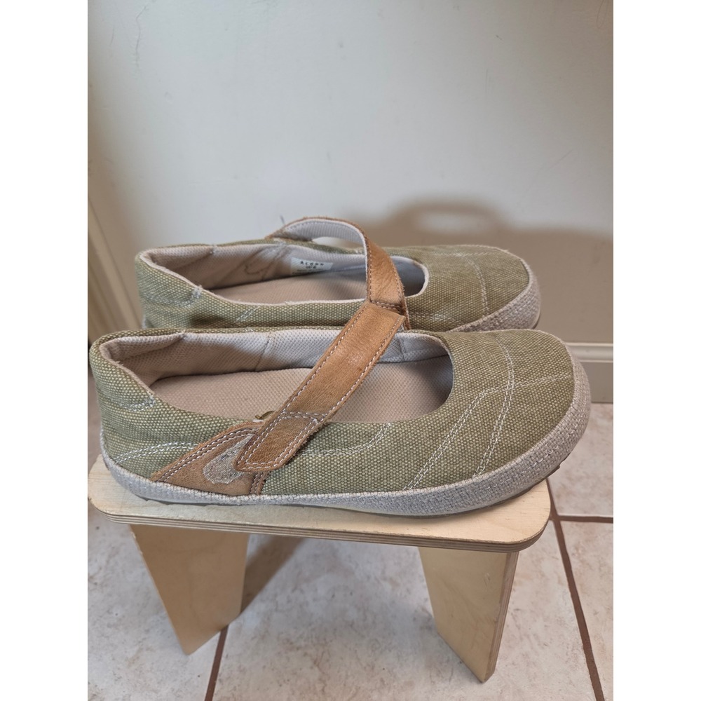 Acorn Womens Mary Jane Canvas Flats Olive Green Vibram Sole Shoes Size 6